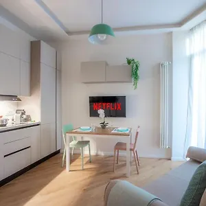 Appartamento Duomo-fiera Mi Master Design Wifi+netflix, Milano